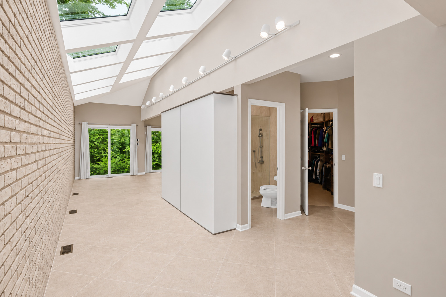 4 Far Hills Road, Barrington Hills, IL 60010