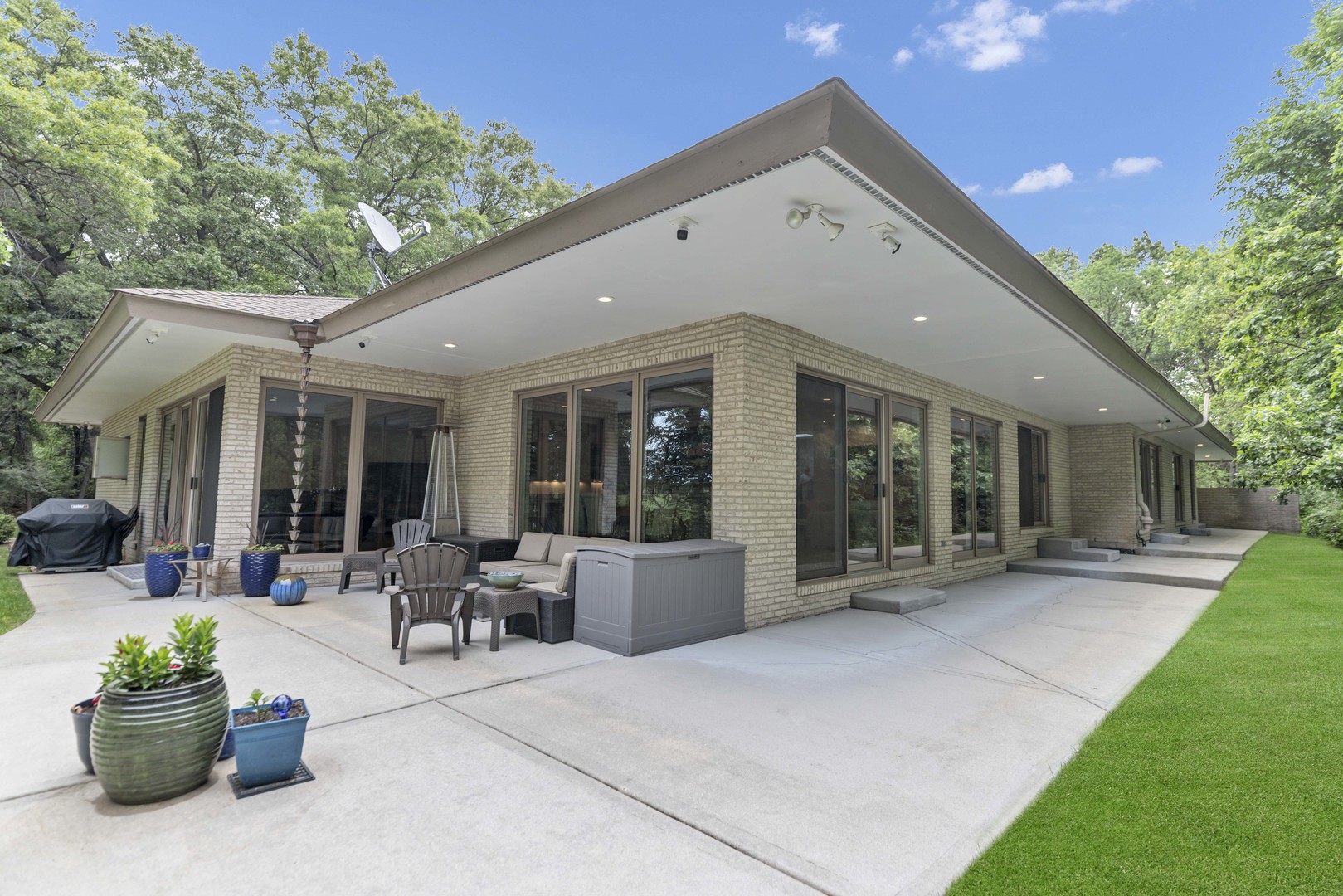4 Far Hills Road, Barrington Hills, IL 60010
