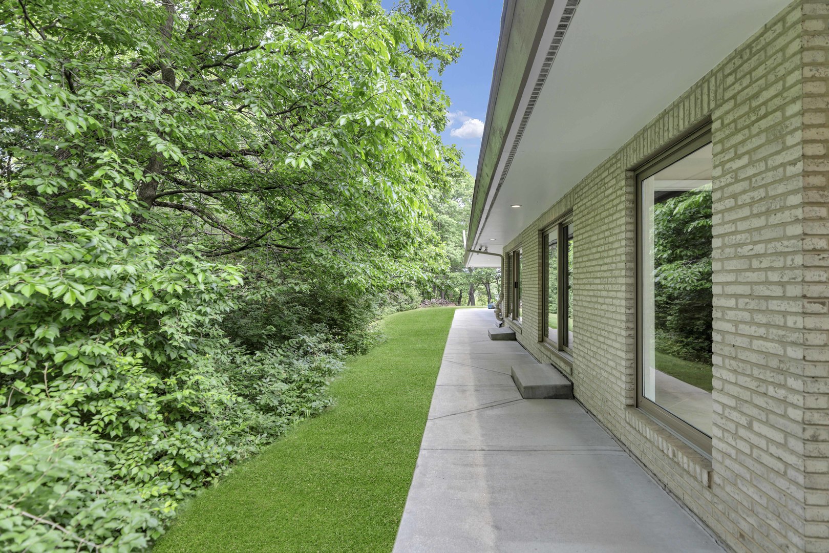 4 Far Hills Road, Barrington Hills, IL 60010