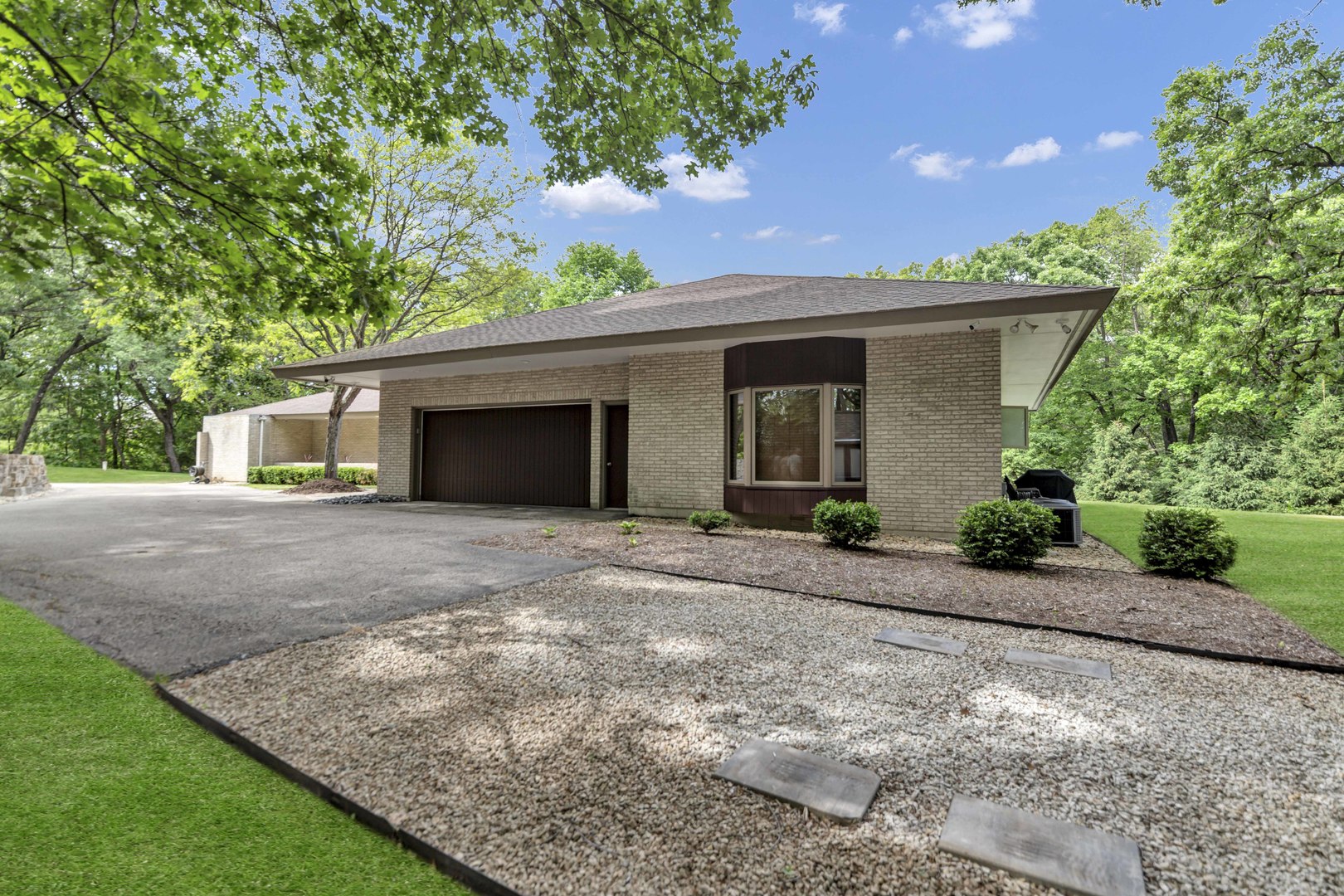 4 Far Hills Road, Barrington Hills, IL 60010