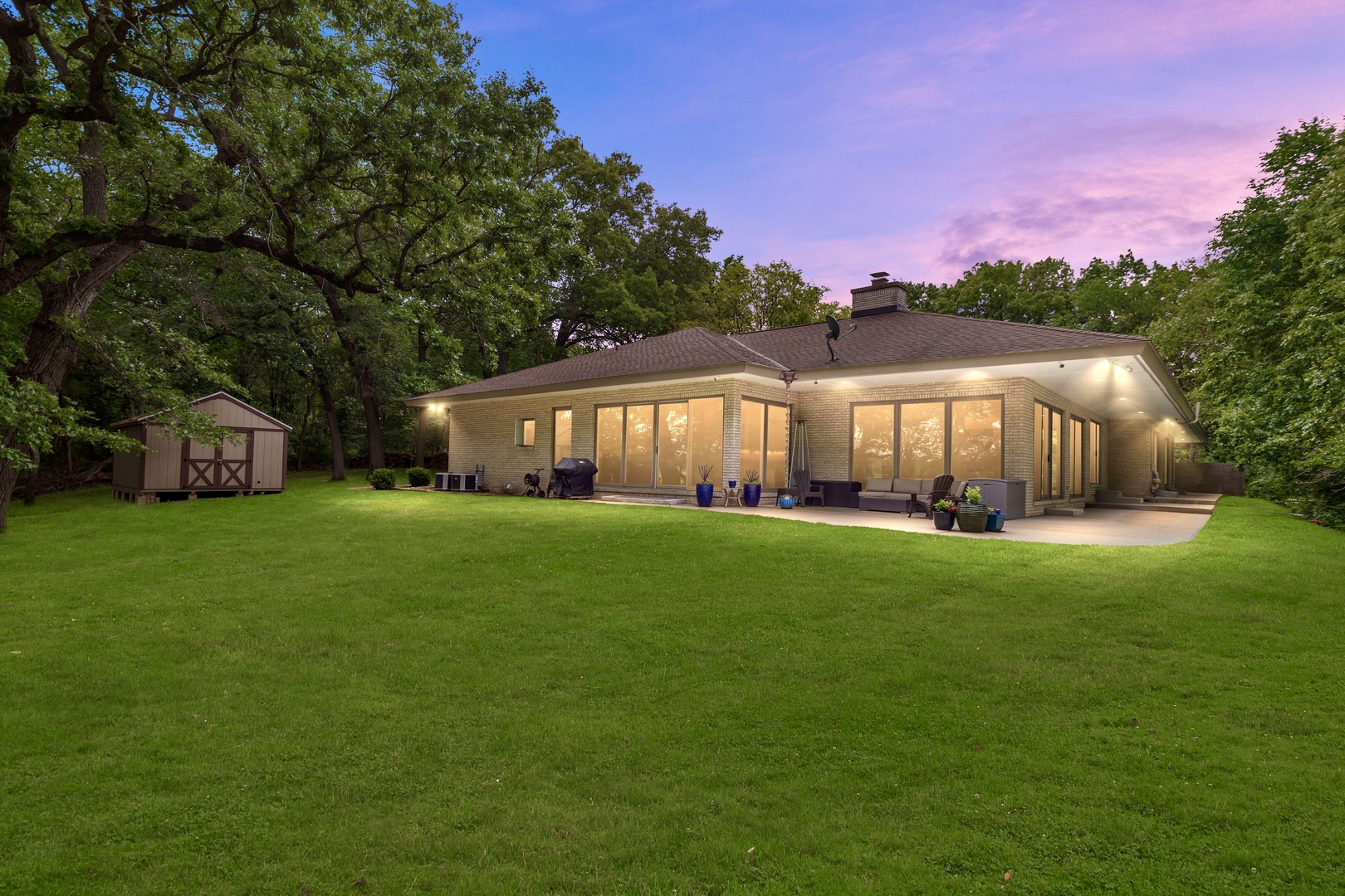 4 Far Hills Road, Barrington Hills, IL 60010