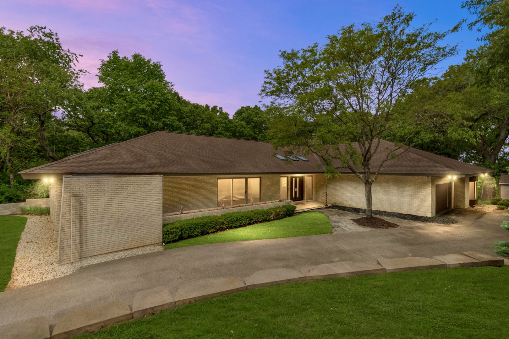 4 Far Hills Road, Barrington Hills, IL 60010