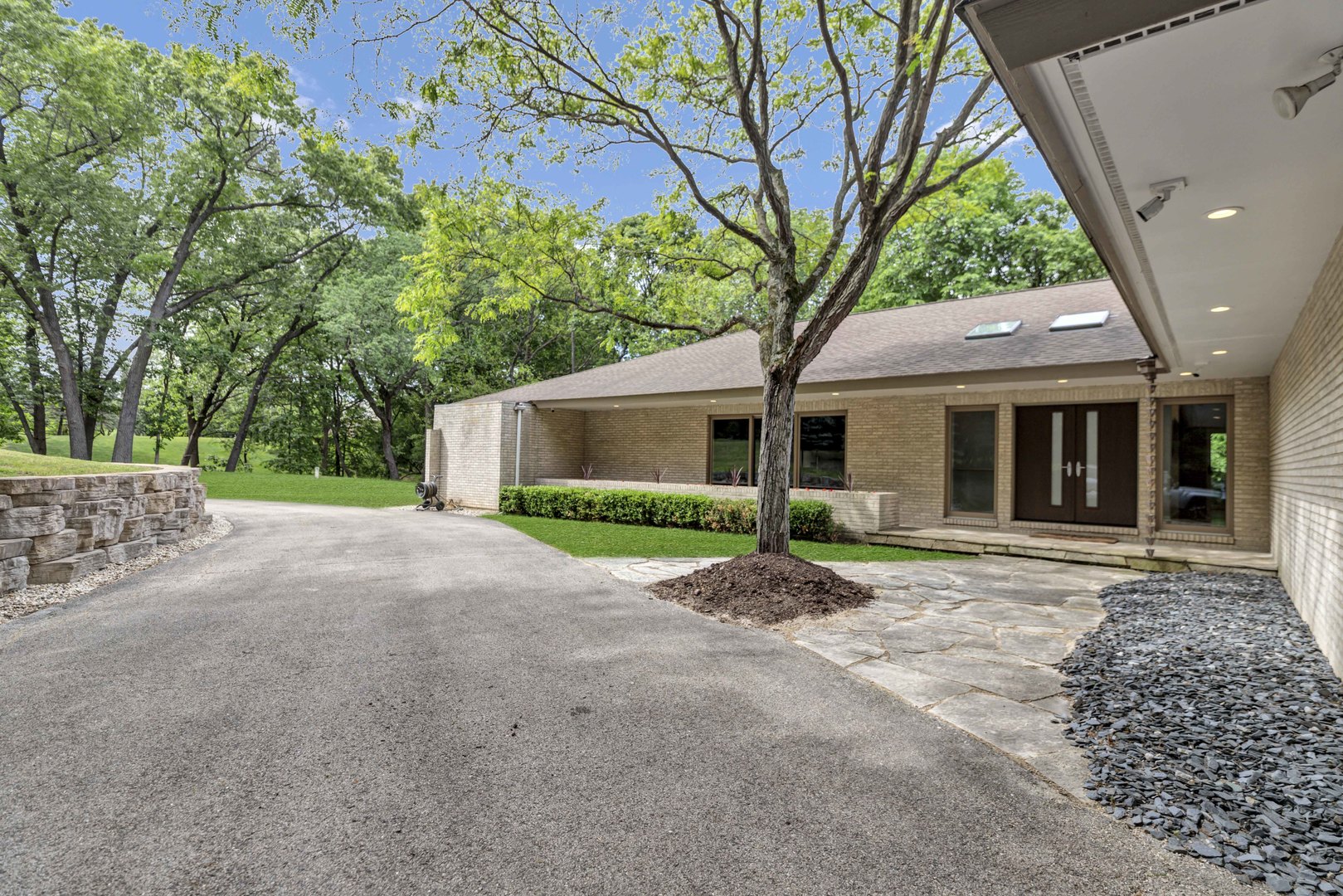 4 Far Hills Road, Barrington Hills, IL 60010