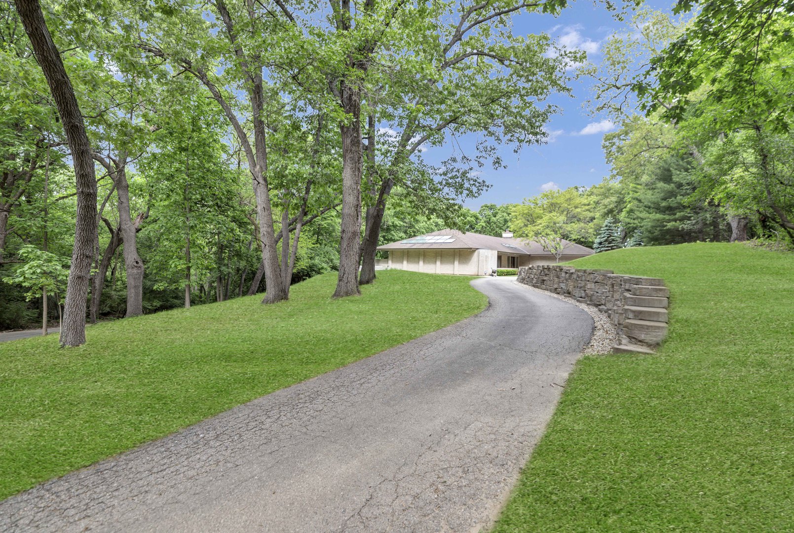 4 Far Hills Road, Barrington Hills, IL 60010