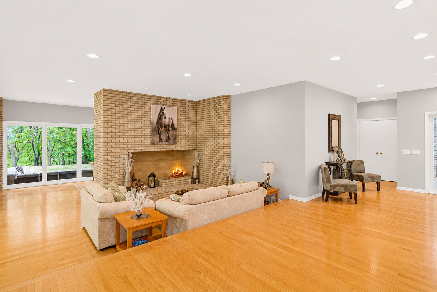 4 Far Hills Road, Barrington Hills, IL 60010