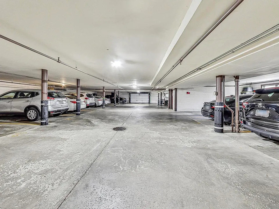 5501 Lincoln Avenue #510, Morton Grove, IL 60053
