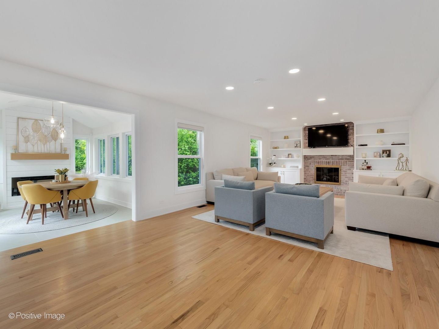 1681 Wilton Court, Libertyville, IL 60048