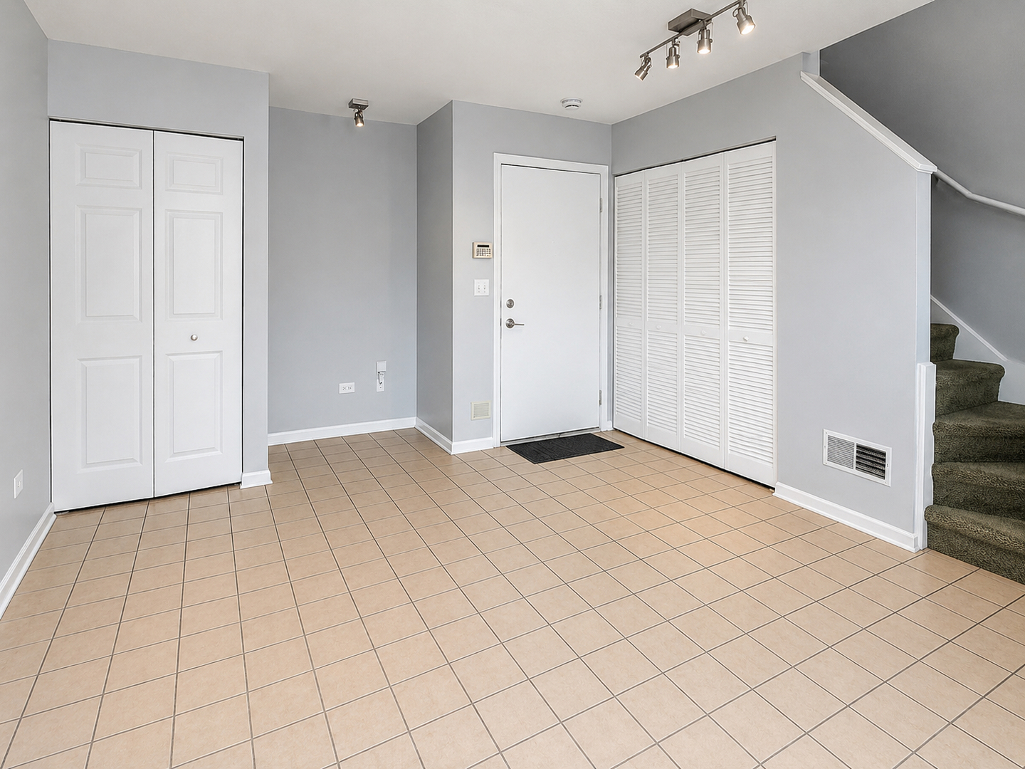 4851 N Pulaski Road, Chicago, IL 60630