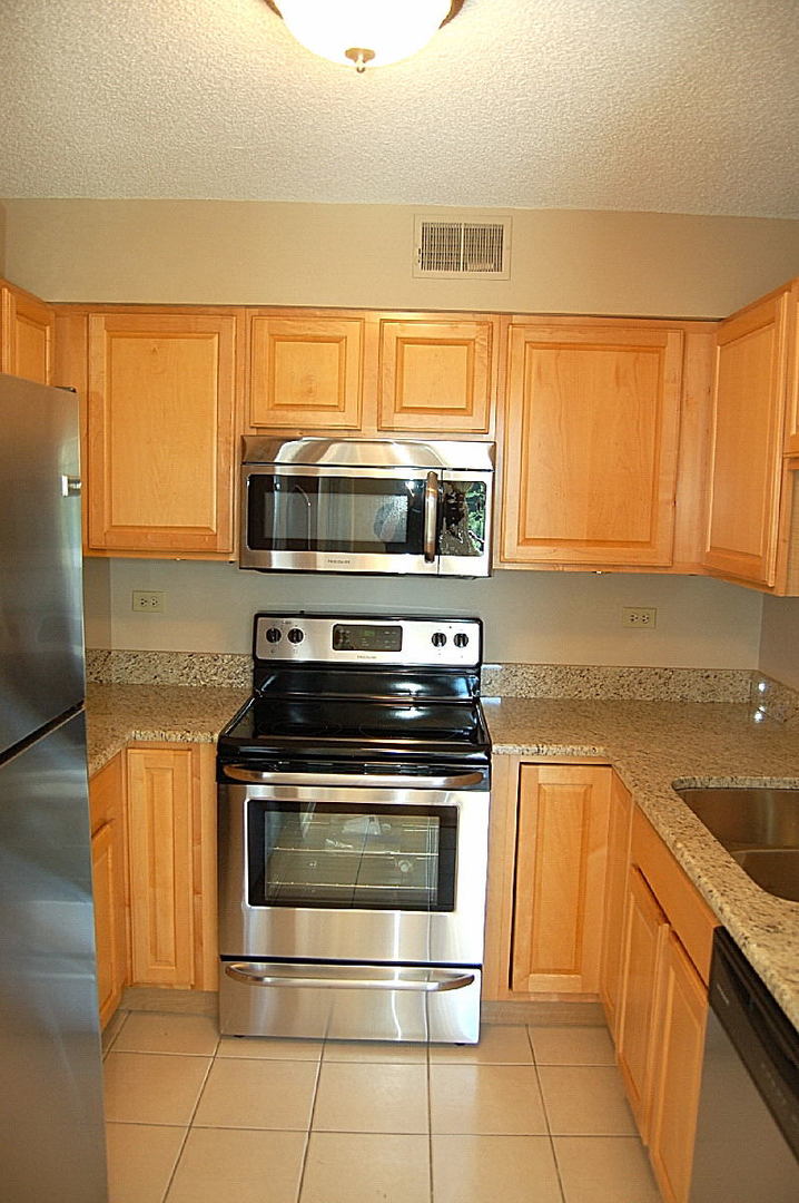511 Aurora Avenue #418, Naperville, IL 60540