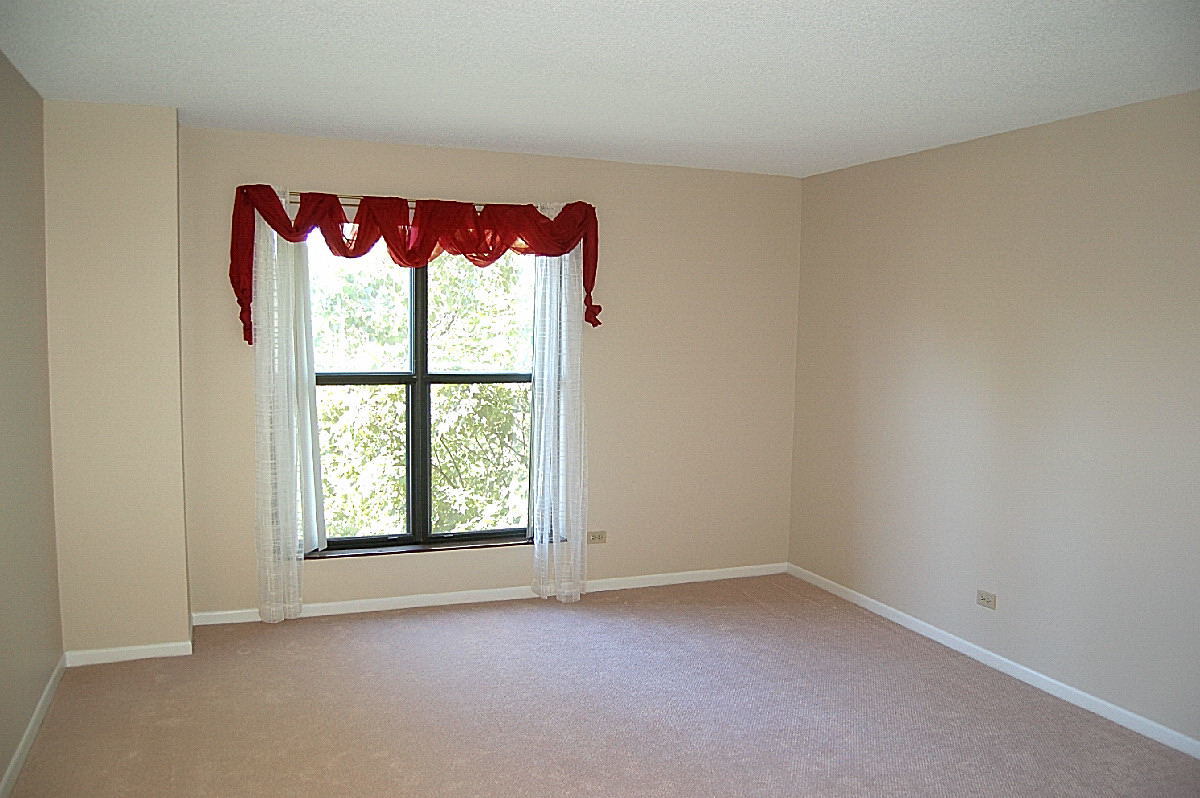 511 Aurora Avenue #418, Naperville, IL 60540
