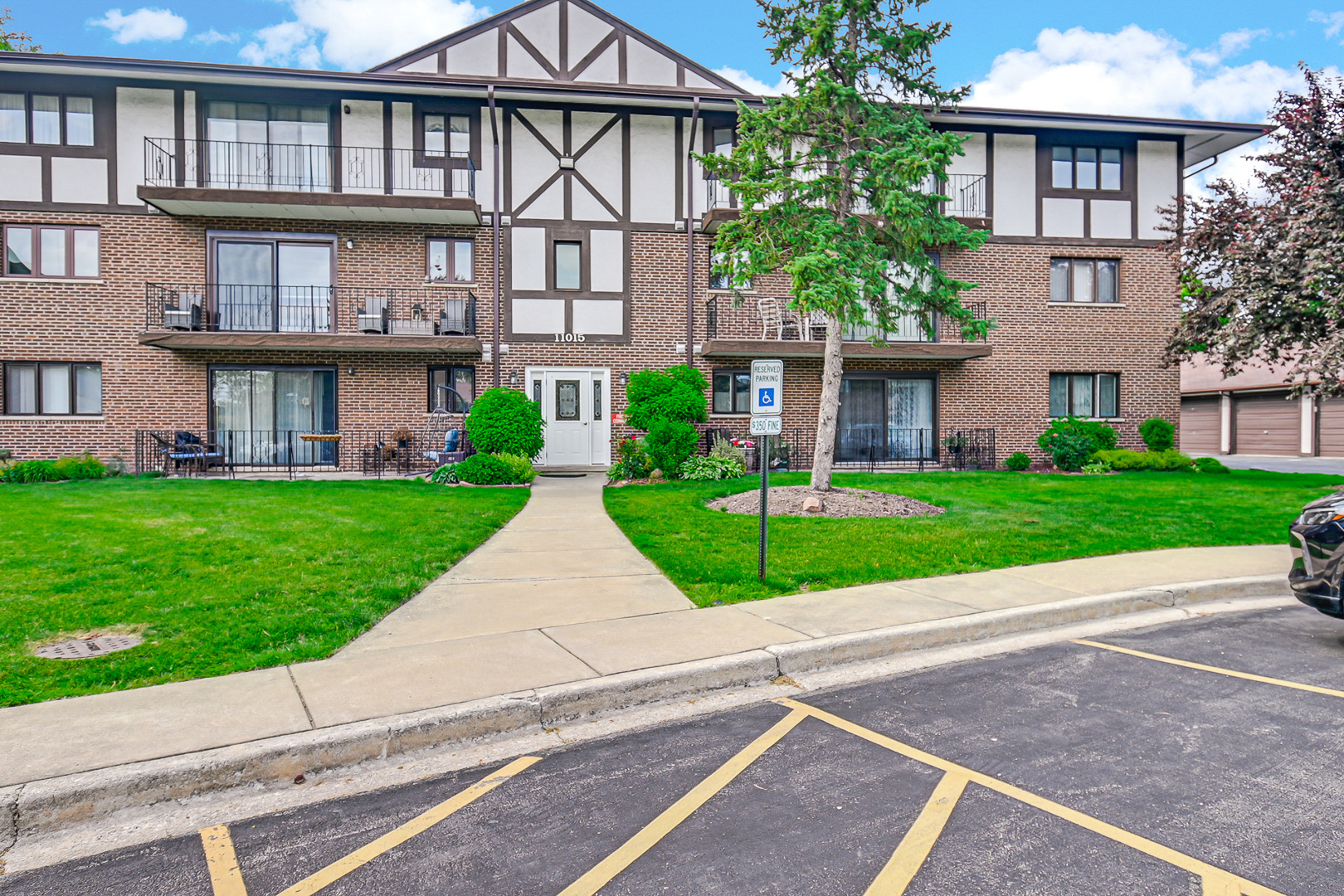 11015 S Theresa Circle #3C, Palos Hills, IL 60465