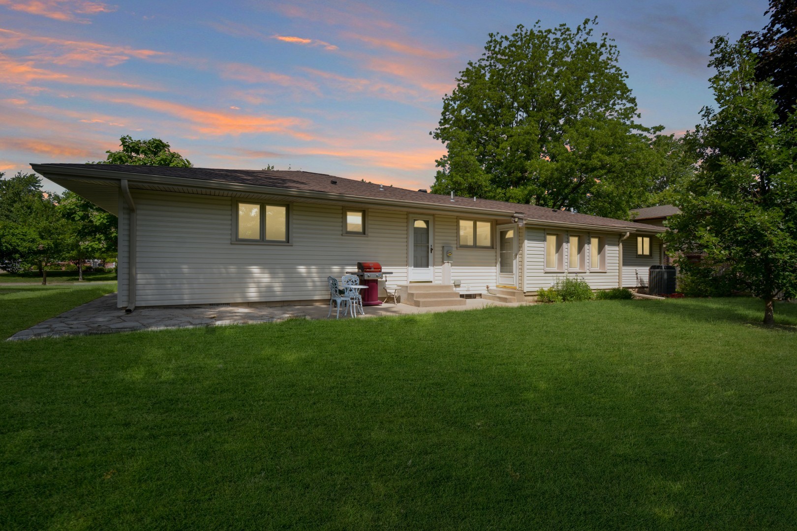 104 S Williamsburg Drive, Bloomington, IL 61704