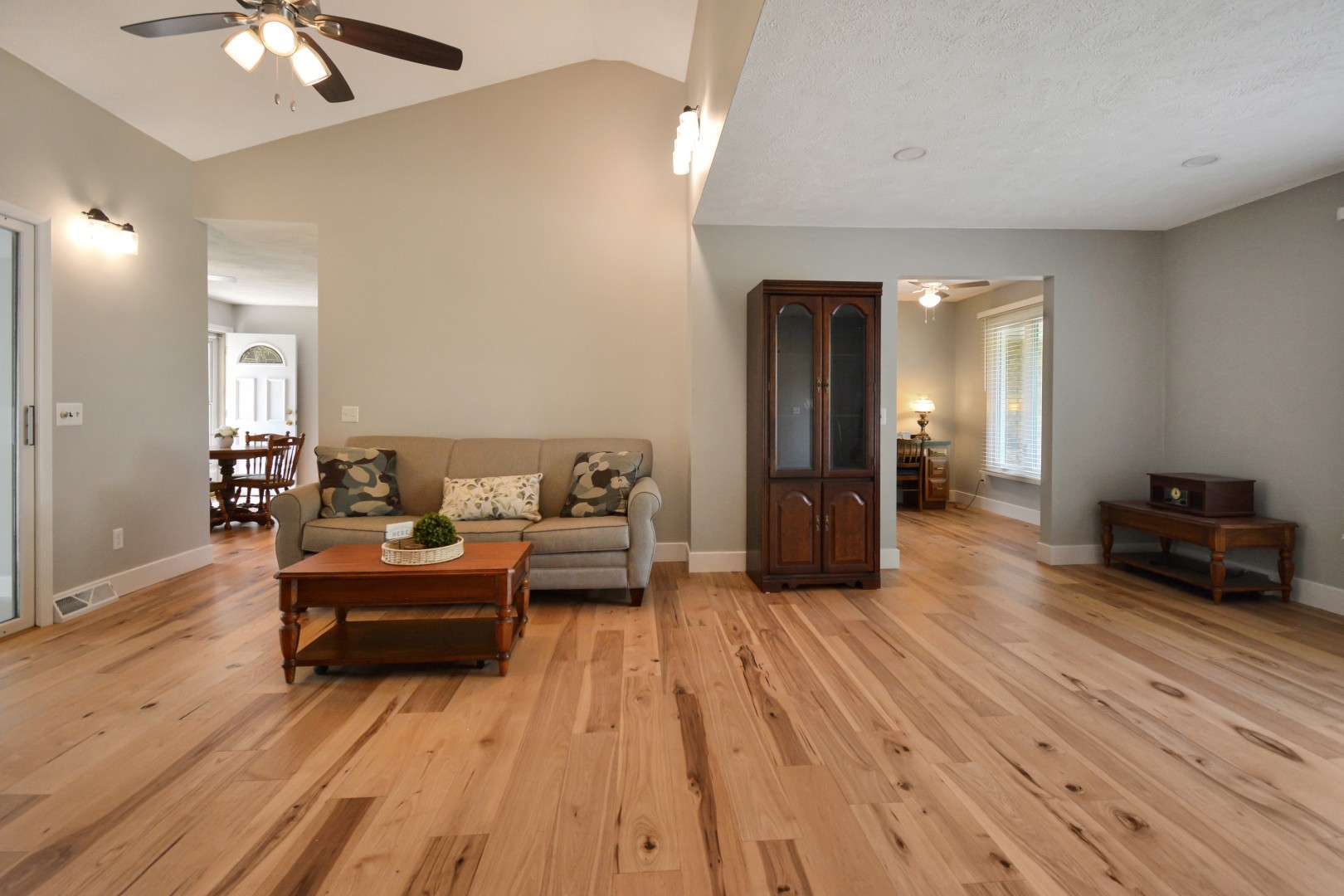 104 S Williamsburg Drive, Bloomington, IL 61704