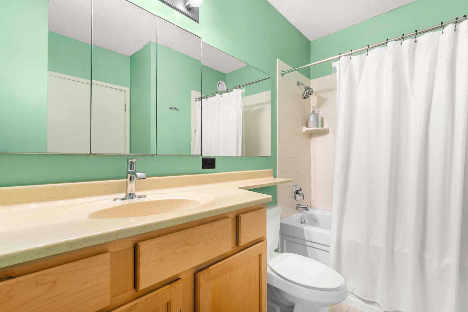222 N Columbus Drive #2207, Chicago, IL 60601