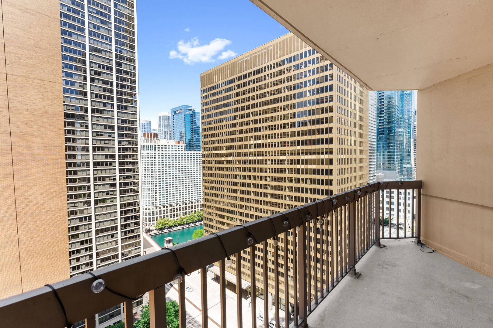 222 N Columbus Drive #2207, Chicago, IL 60601