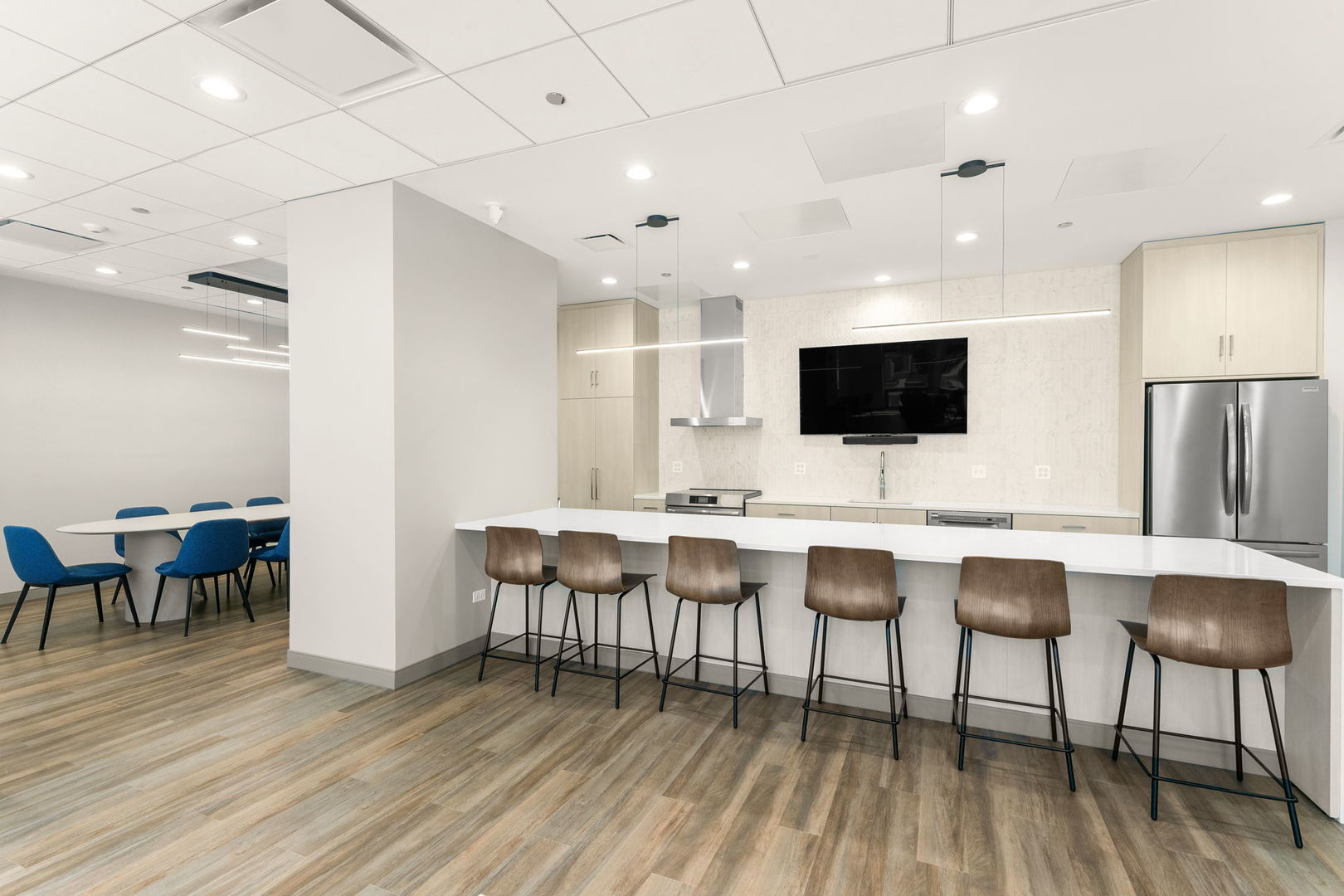 222 N Columbus Drive #2207, Chicago, IL 60601
