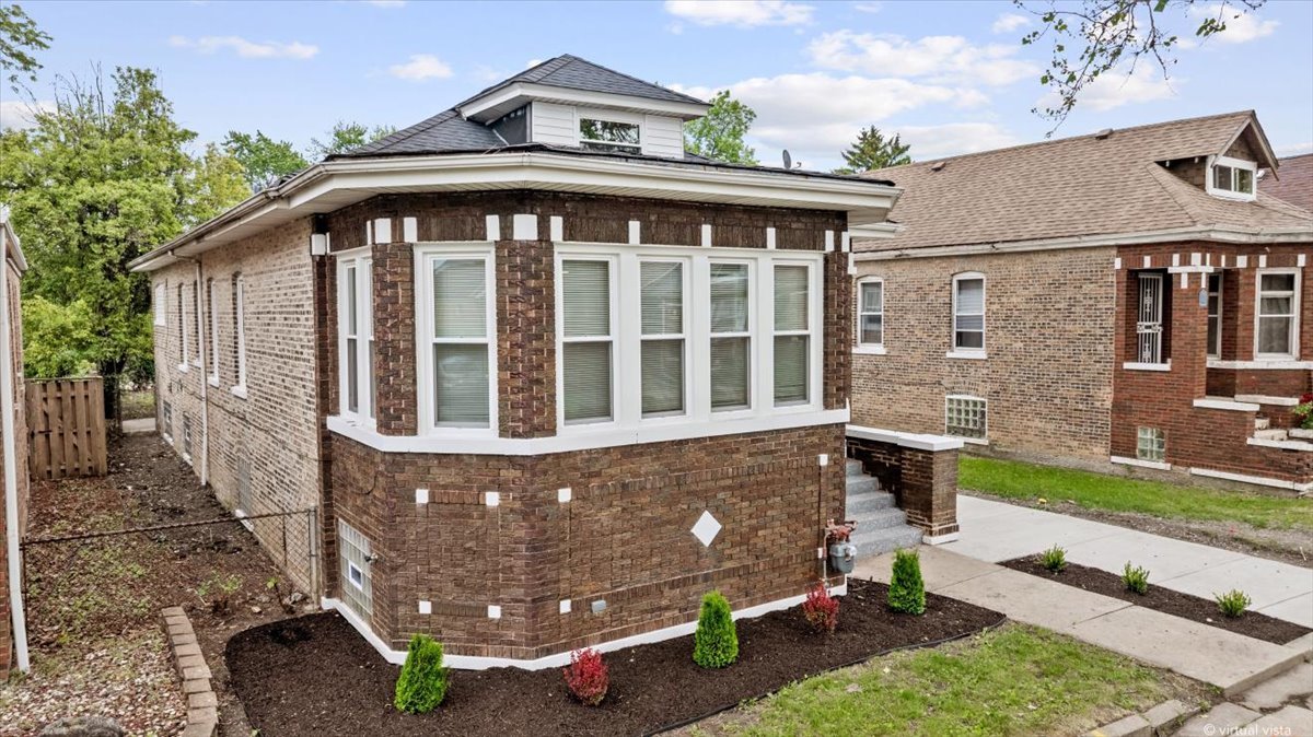 8525 S Hermitage Avenue, Chicago, IL 60620