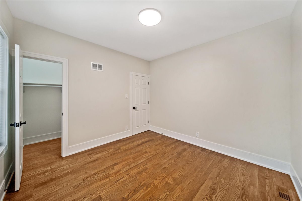8525 S Hermitage Avenue, Chicago, IL 60620