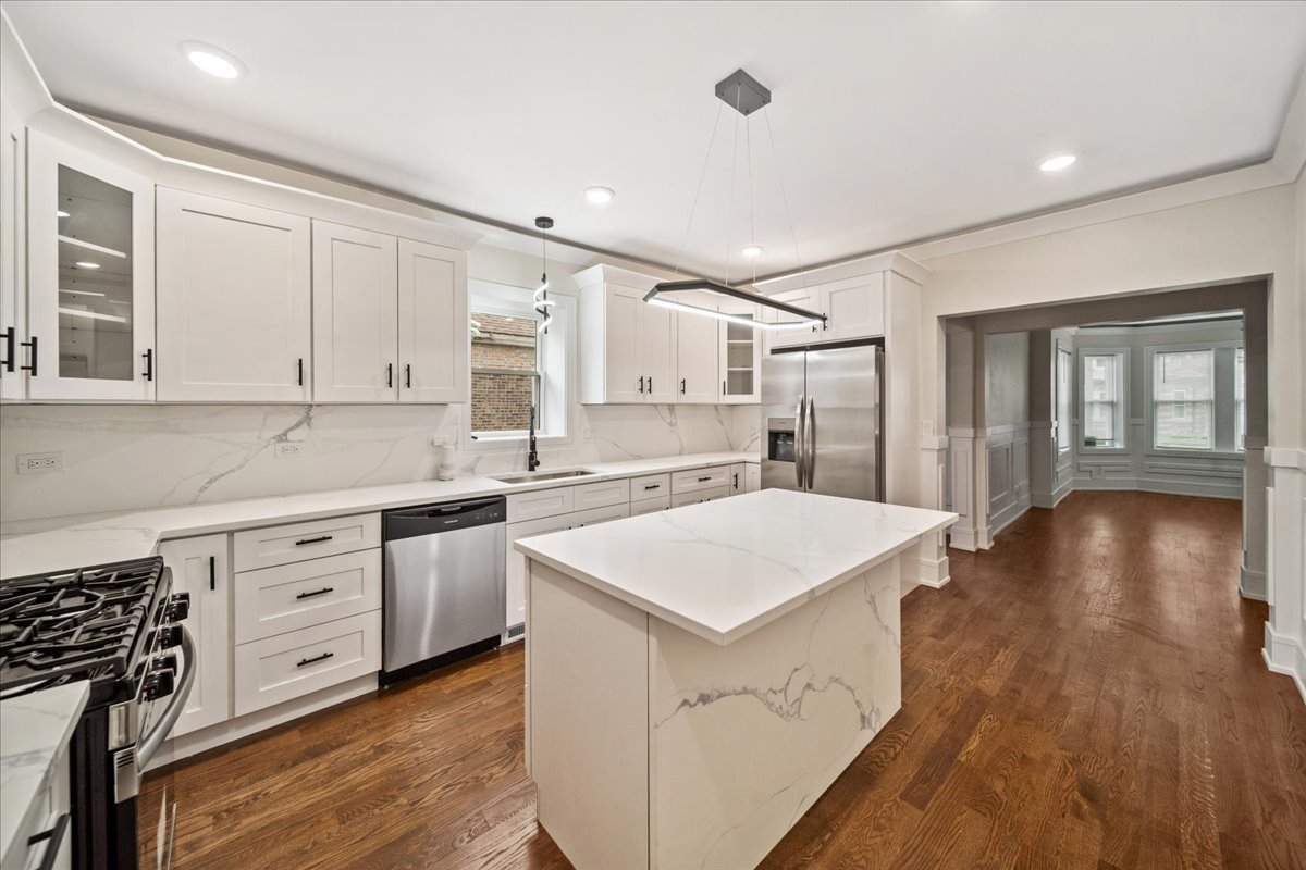 8525 S Hermitage Avenue, Chicago, IL 60620