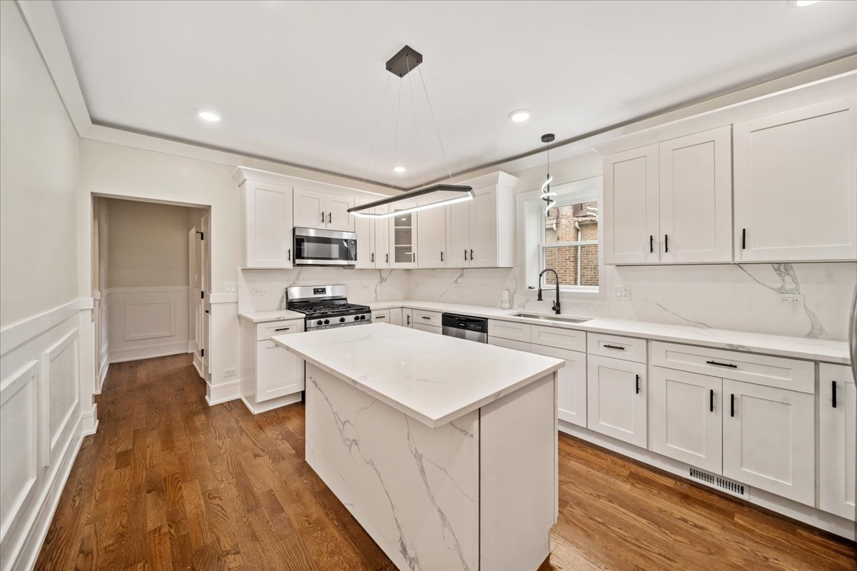 8525 S Hermitage Avenue, Chicago, IL 60620