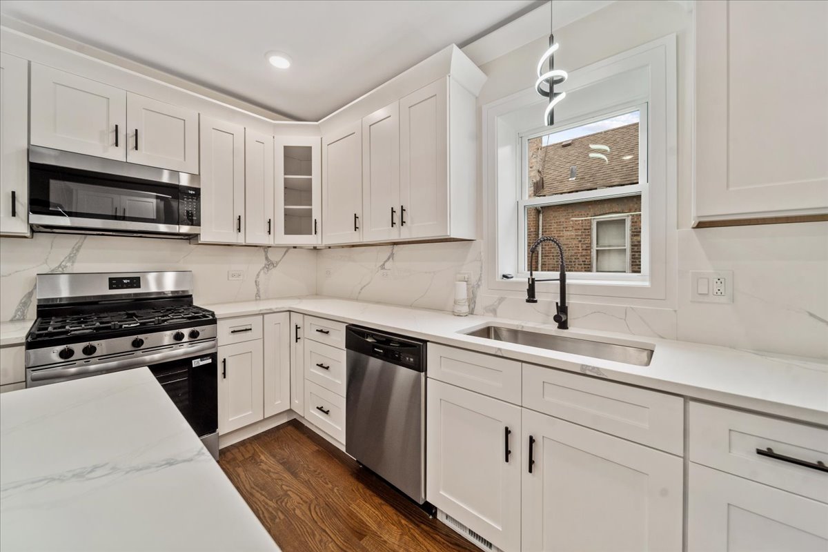 8525 S Hermitage Avenue, Chicago, IL 60620