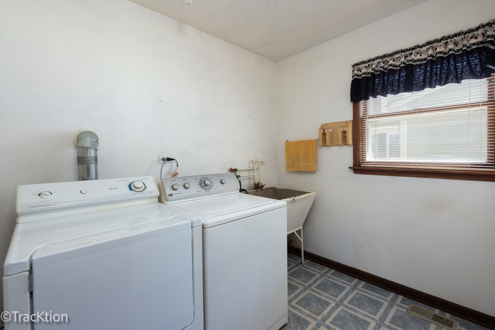 1502 S Harvard Avenue, Arlington Heights, IL 60005