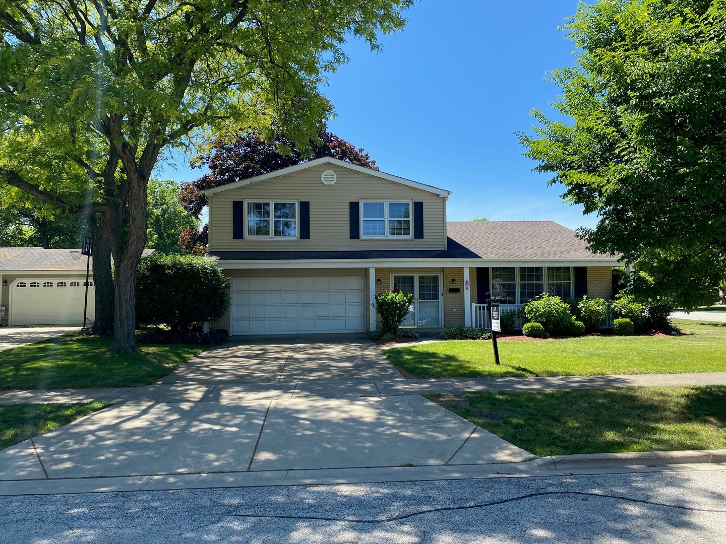 1502 S Harvard Avenue, Arlington Heights, IL 60005