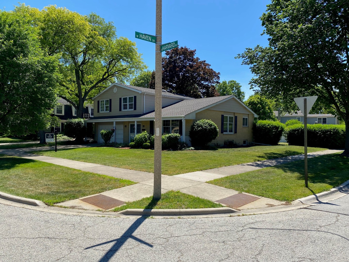 1502 S Harvard Avenue, Arlington Heights, IL 60005