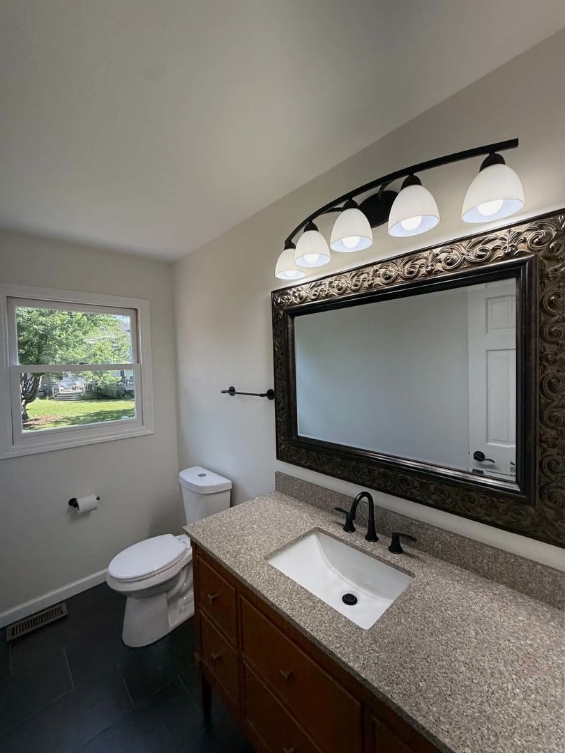 1682 Ithaca Drive, Naperville, IL 60565