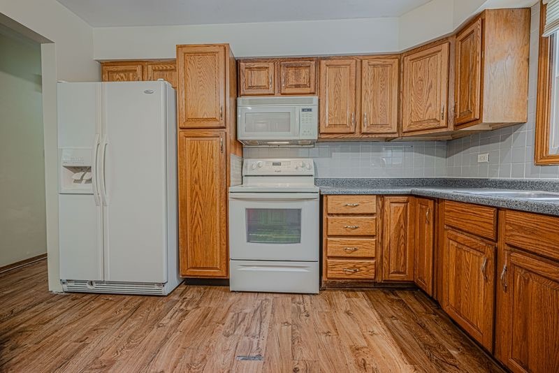 2729 Lowery Court, Zion, IL 60099