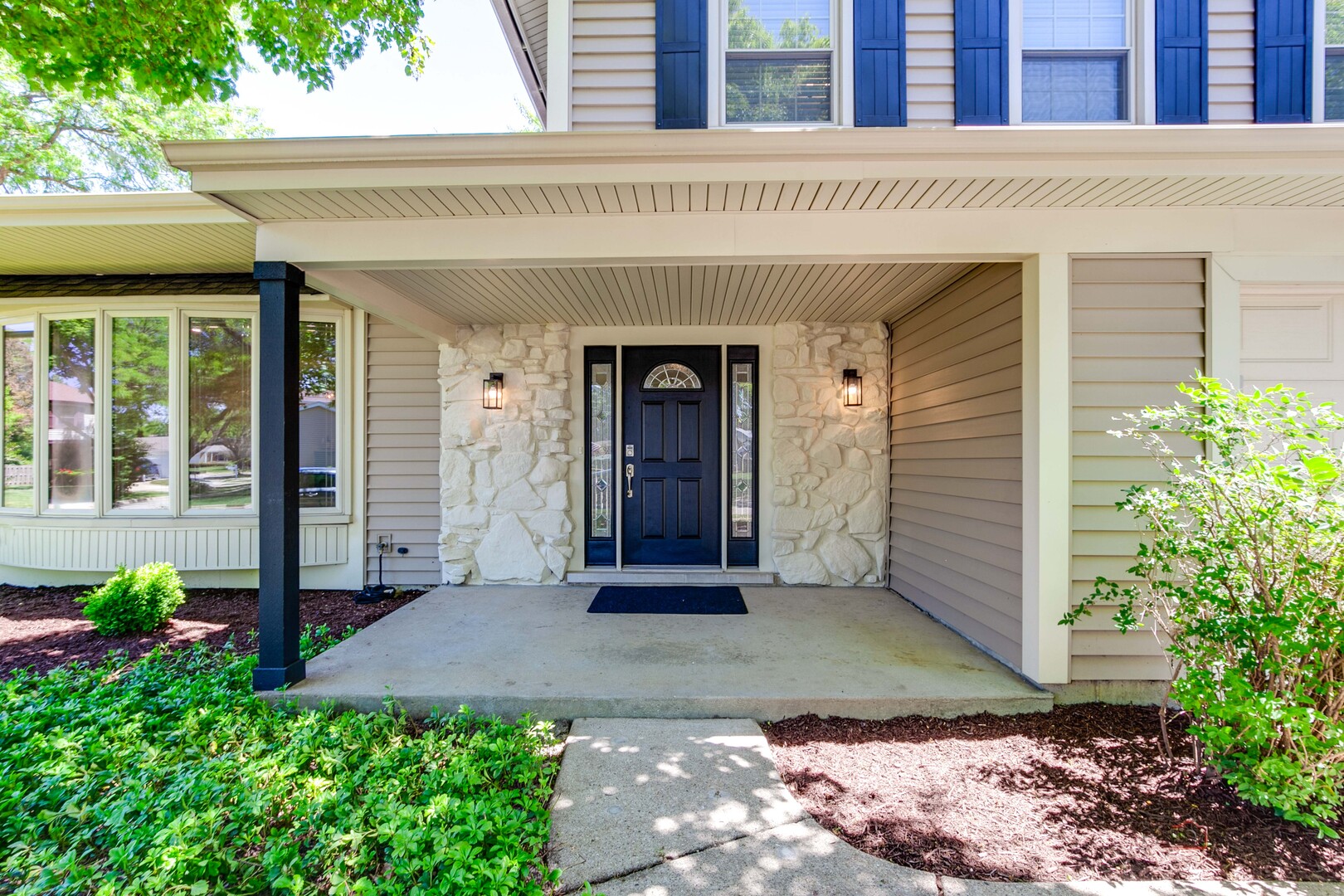 1030 Lilac Court, Libertyville, IL 60048