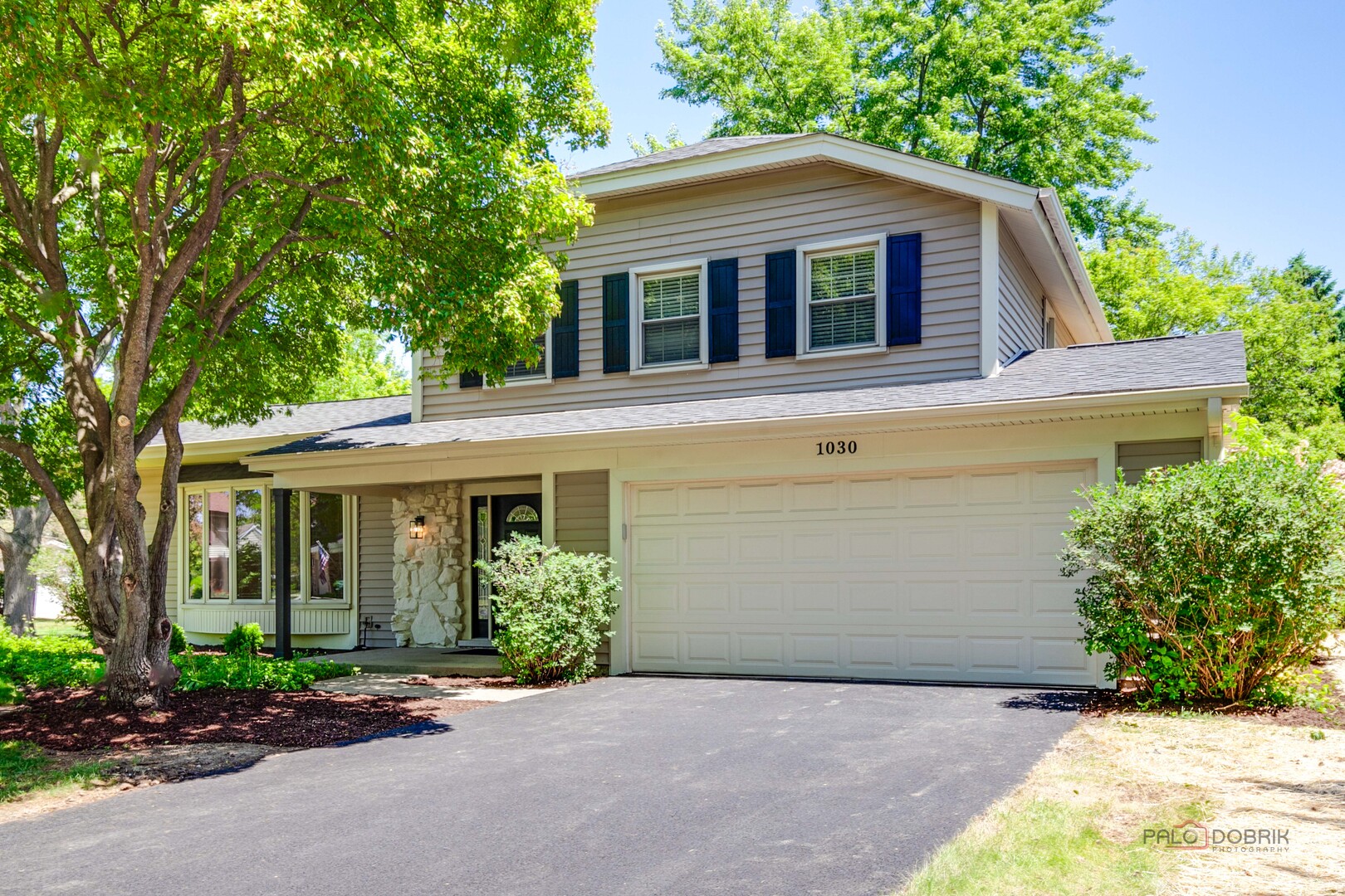 1030 Lilac Court, Libertyville, IL 60048
