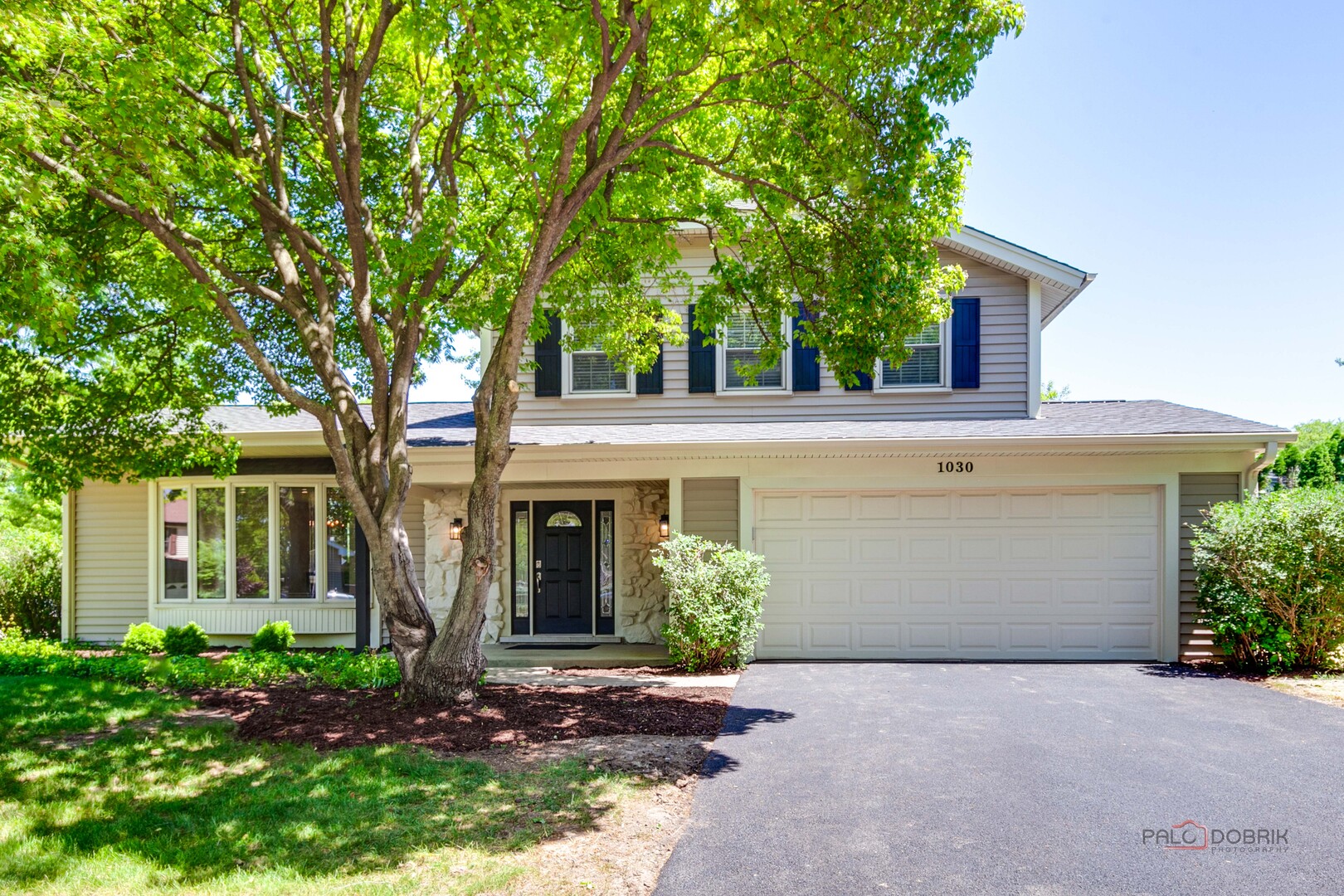 1030 Lilac Court, Libertyville, IL 60048