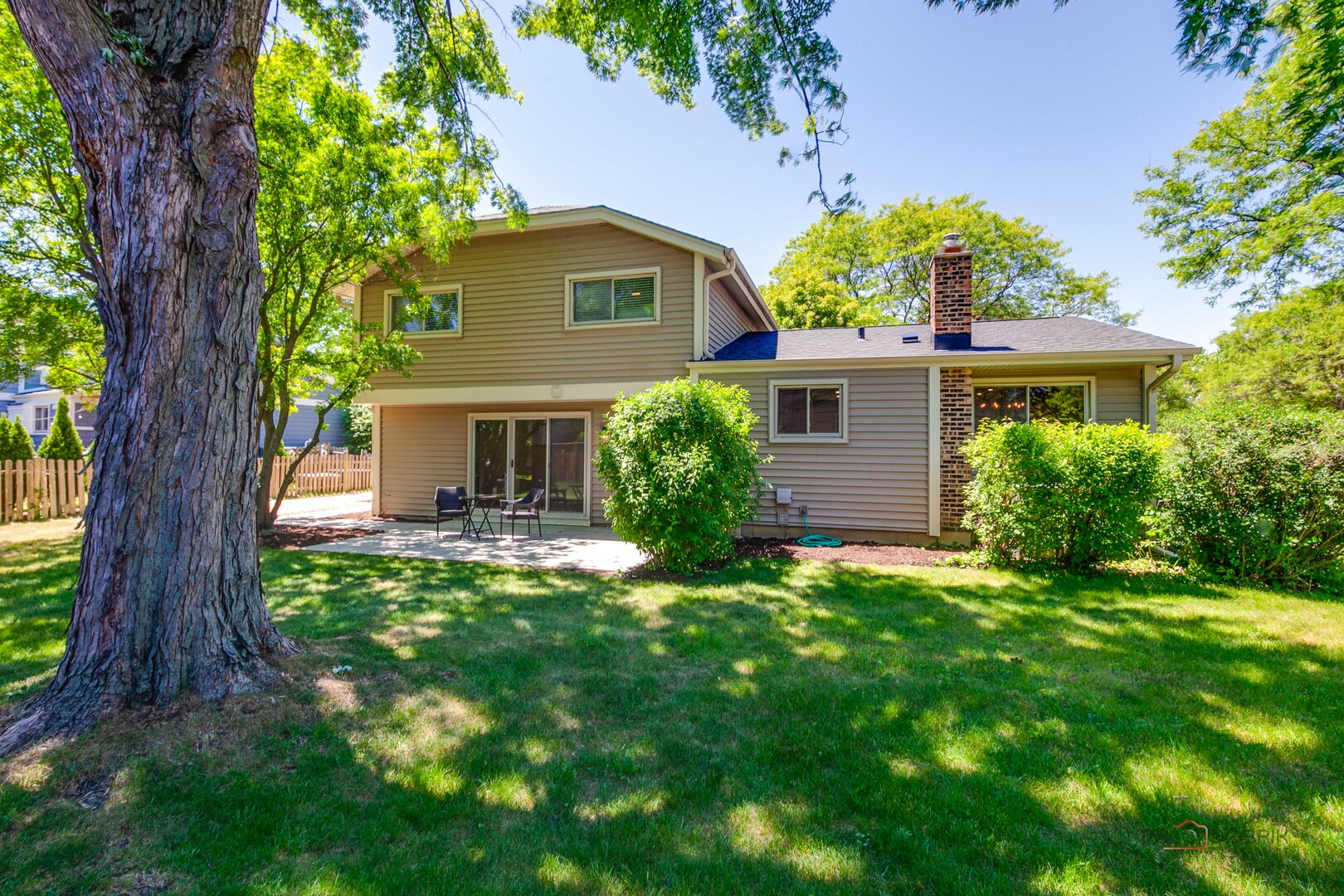 1030 Lilac Court, Libertyville, IL 60048