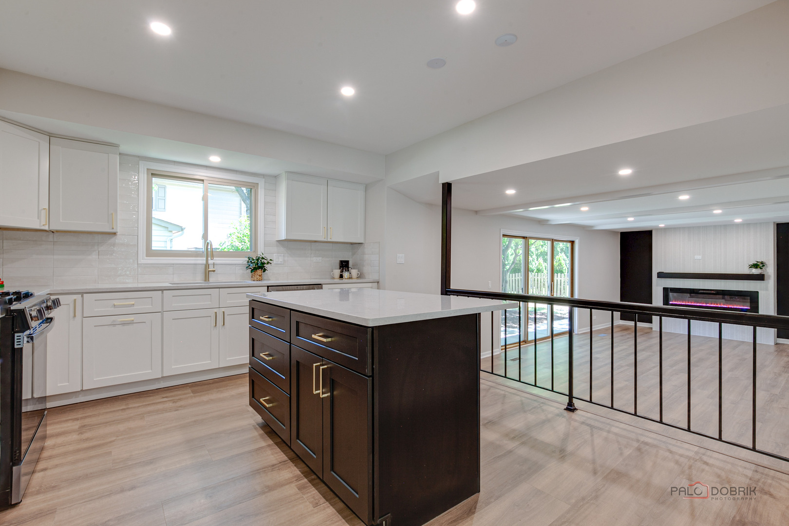 1030 Lilac Court, Libertyville, IL 60048