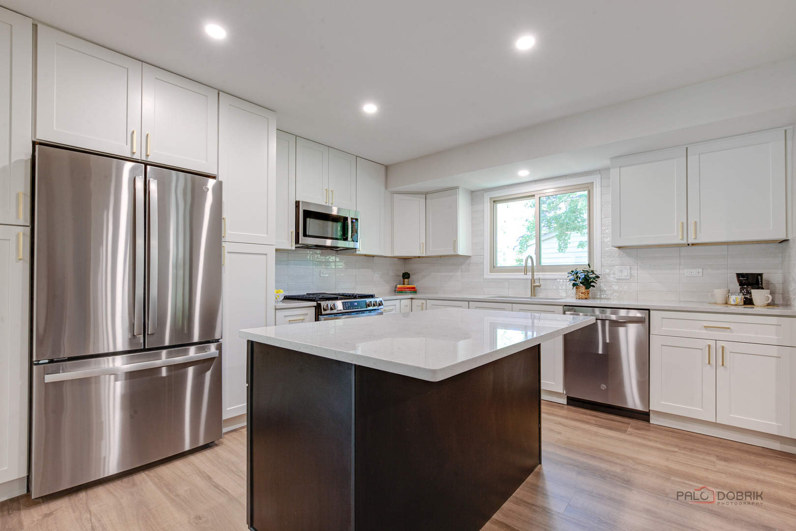 1030 Lilac Court, Libertyville, IL 60048
