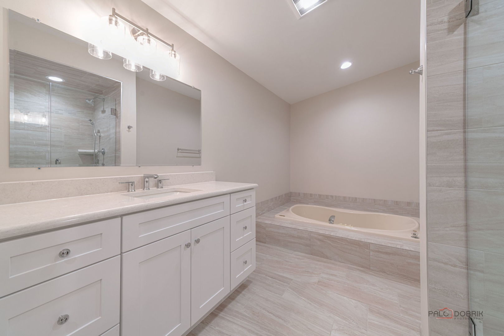 1516 W Reiche Lane, McHenry, IL 60051