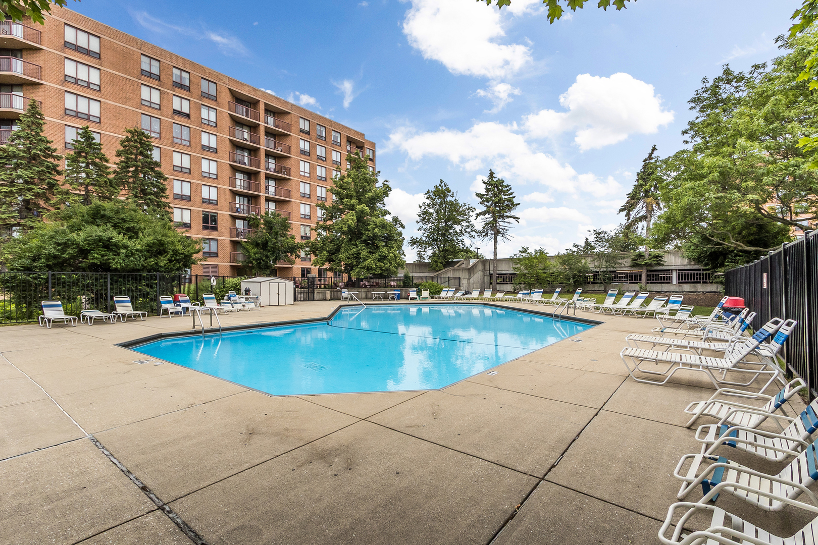 5830 Oakwood Drive #3K, Lisle, IL 60532