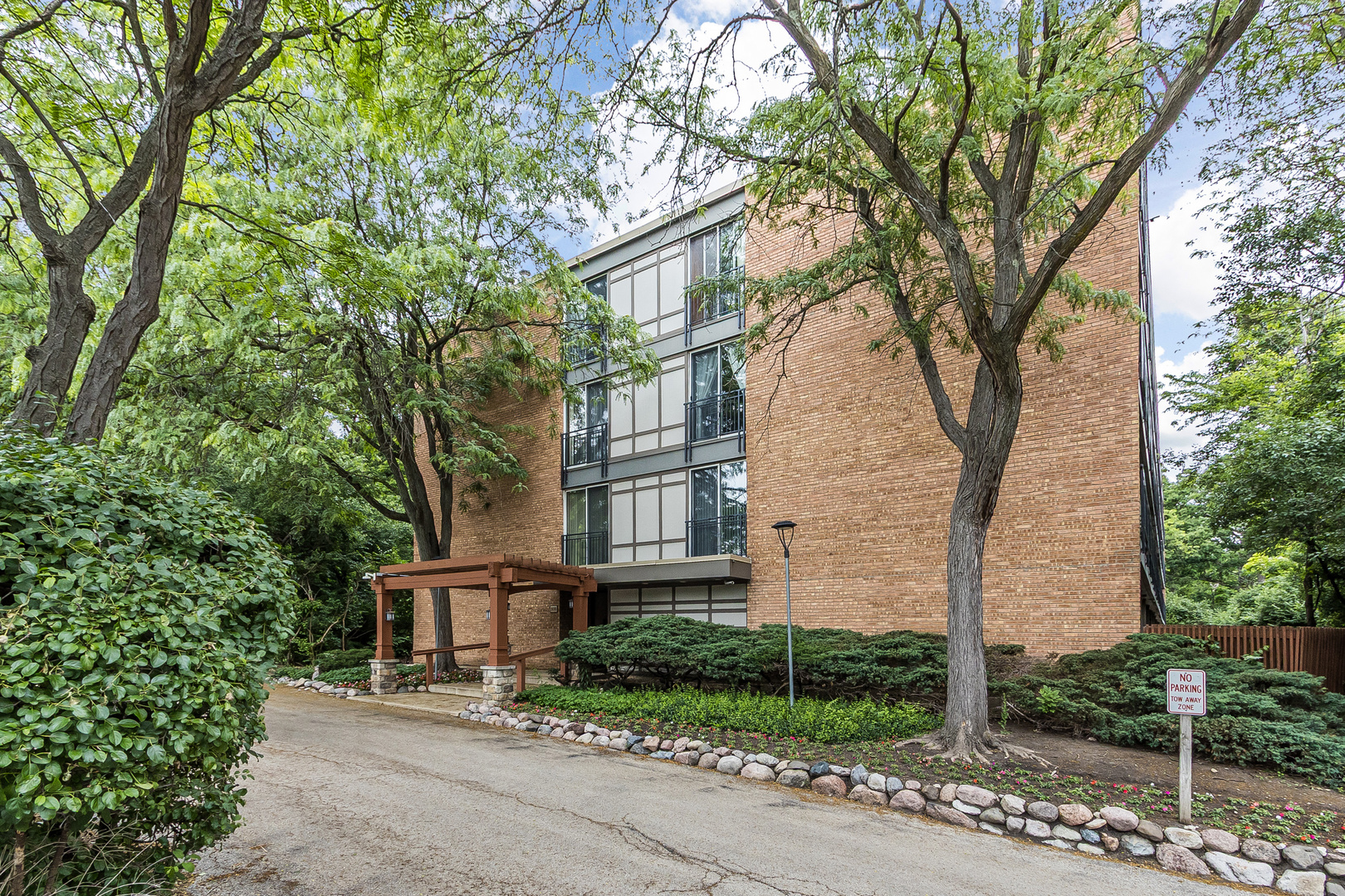 5830 Oakwood Drive #3K, Lisle, IL 60532