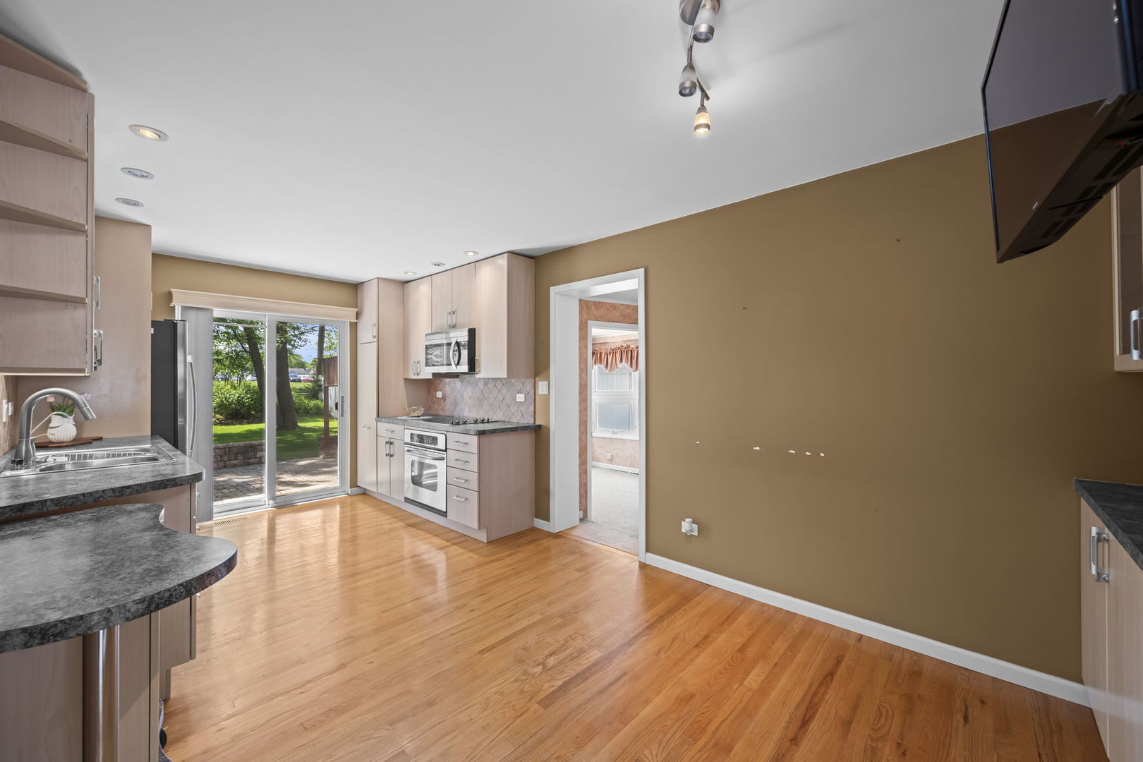 1101 ANTHONY Road, Wheeling, IL 60090