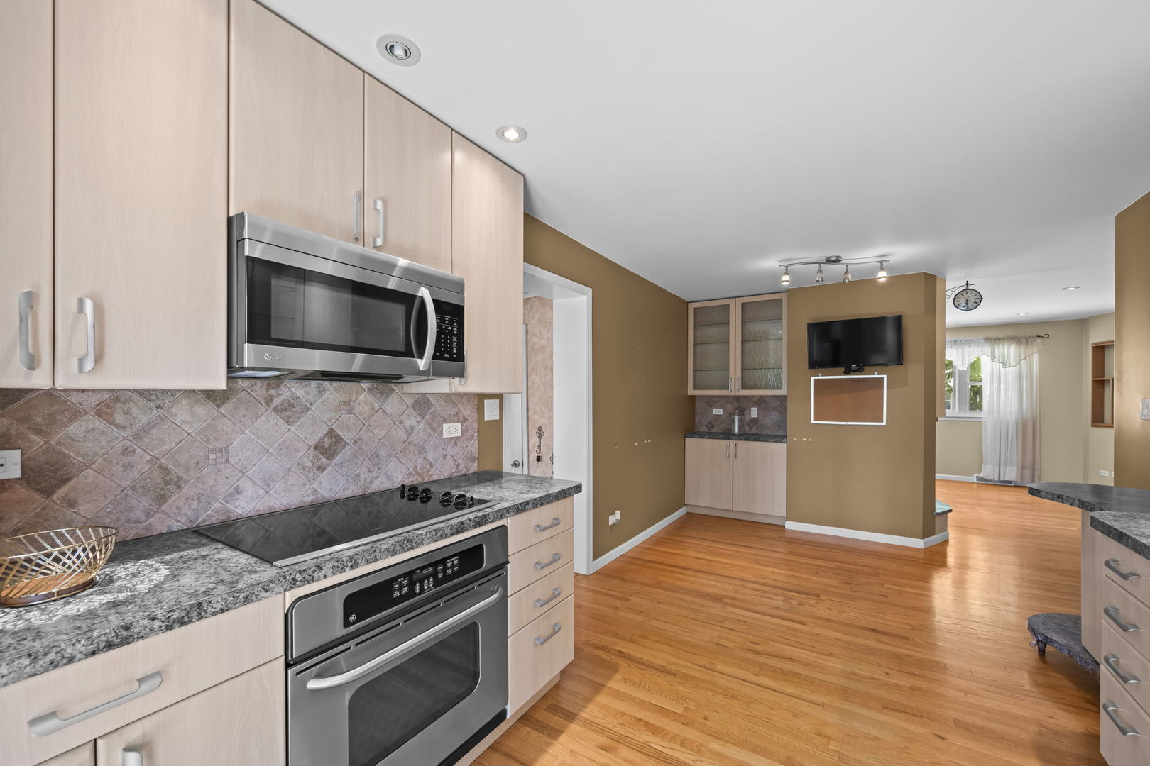 1101 ANTHONY Road, Wheeling, IL 60090