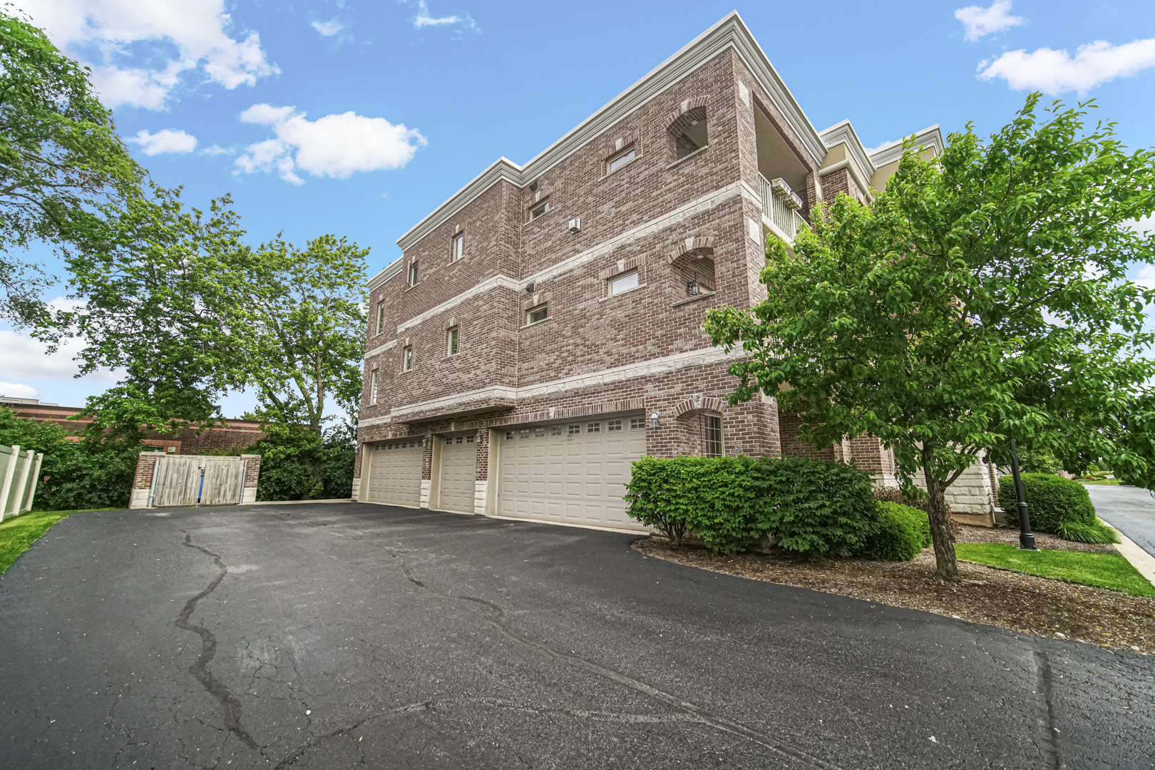 405 W Pierce Road #201, Itasca, IL 60143