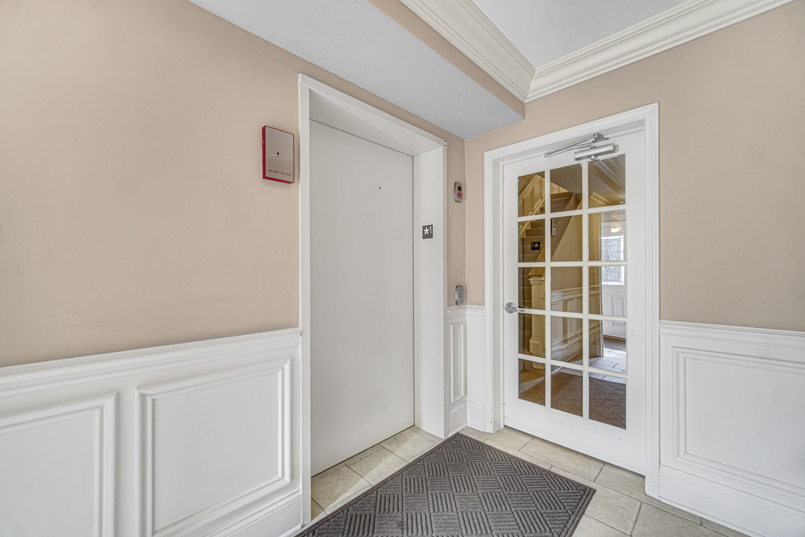 405 W Pierce Road #201, Itasca, IL 60143