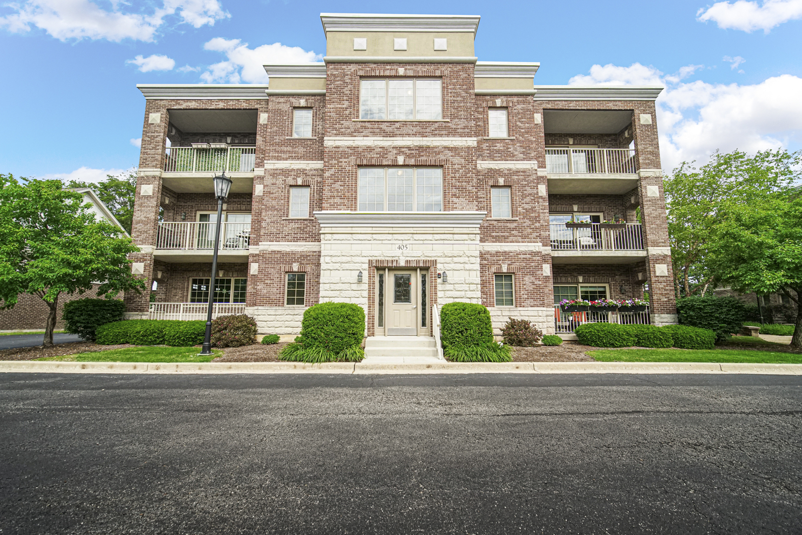405 W Pierce Road #201, Itasca, IL 60143