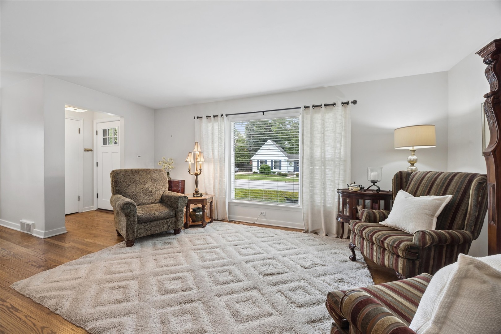 803 E Harrison Avenue, Wheaton, IL 60187