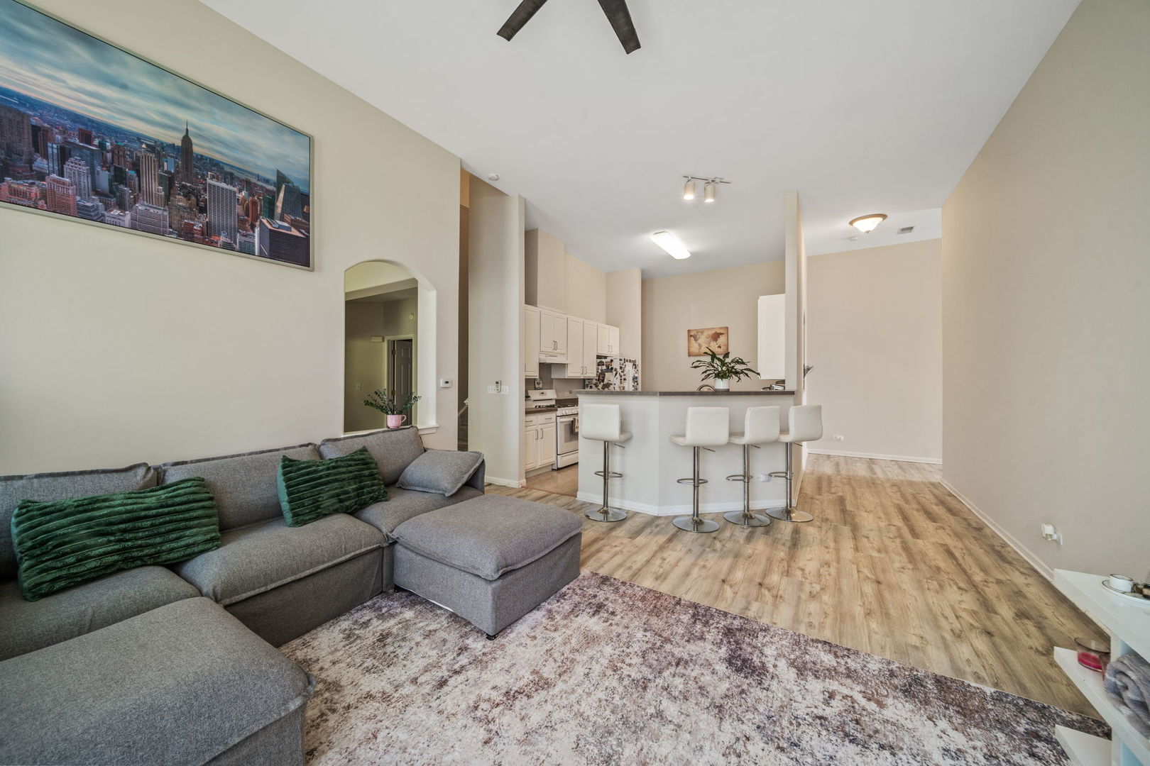 8132 Concord Lane #E, Justice, IL 60458