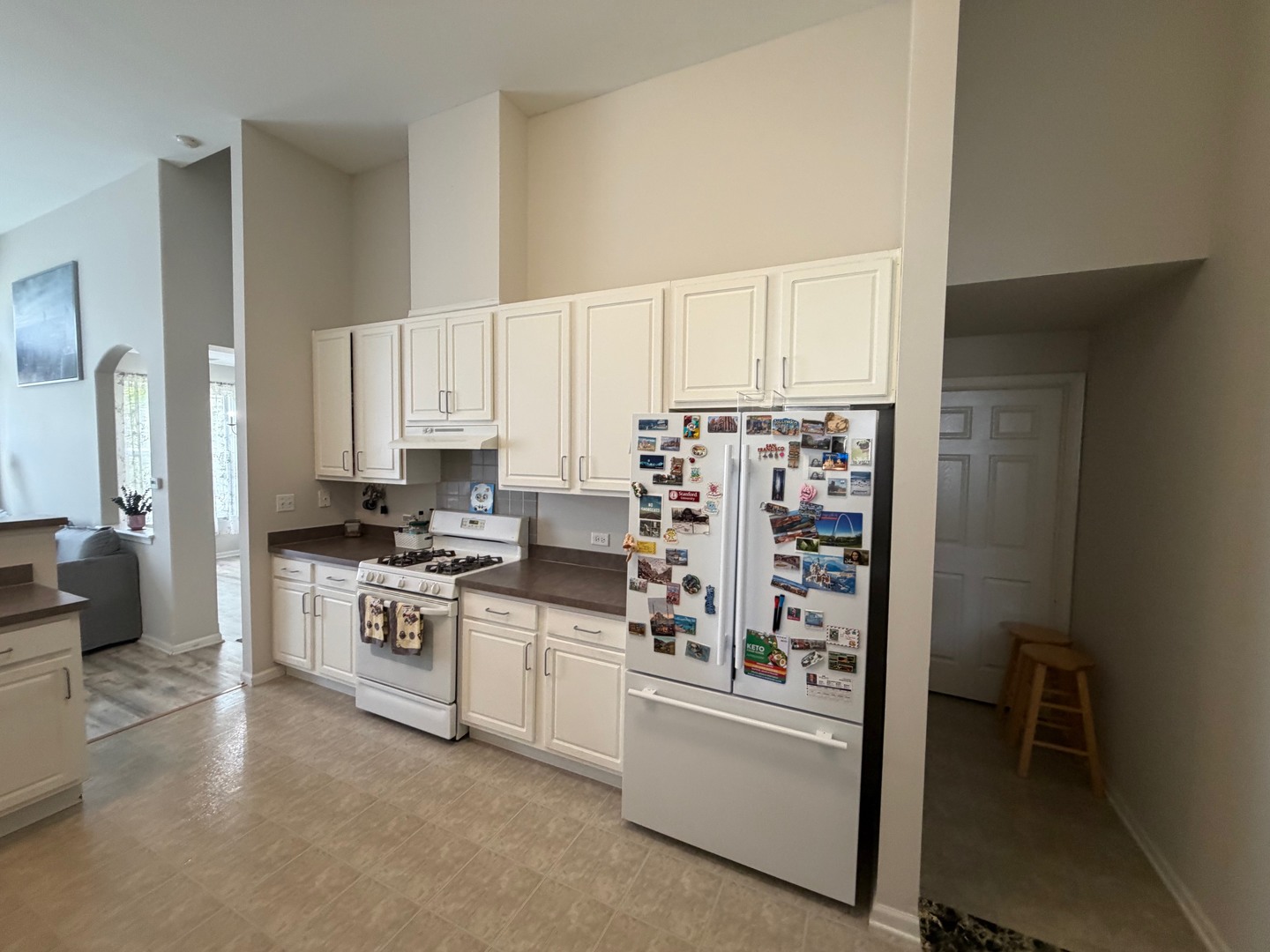 8132 Concord Lane #E, Justice, IL 60458