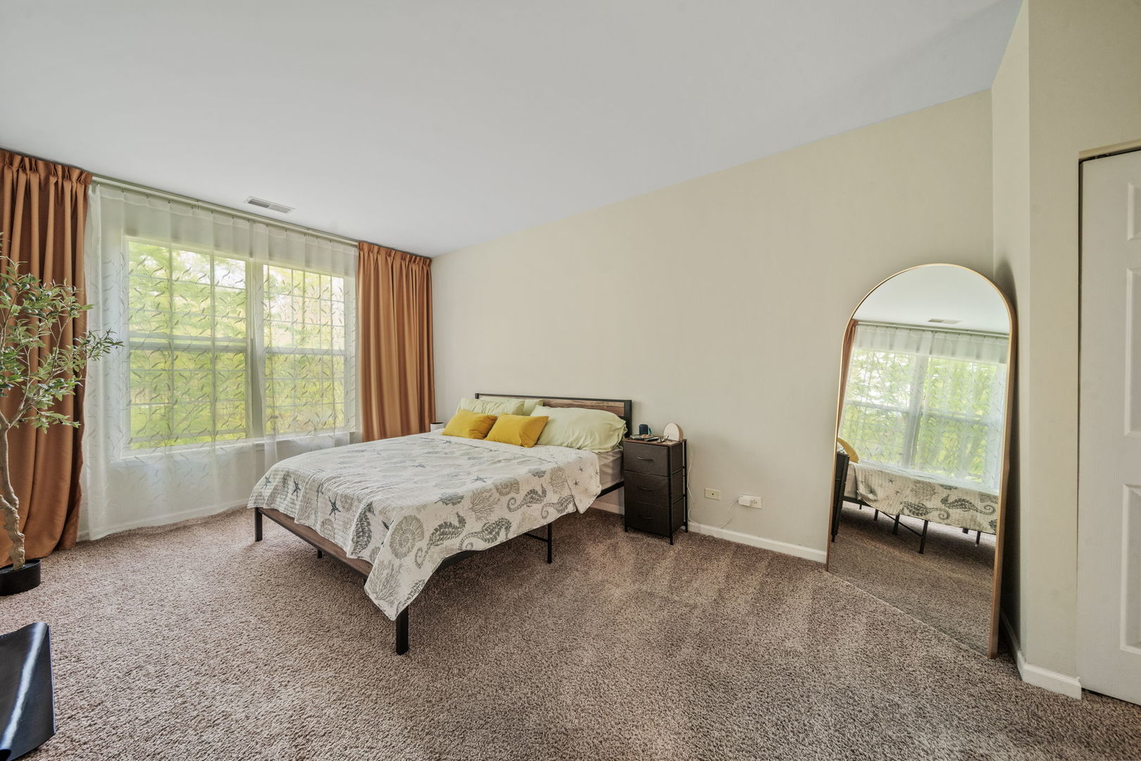 8132 Concord Lane #E, Justice, IL 60458