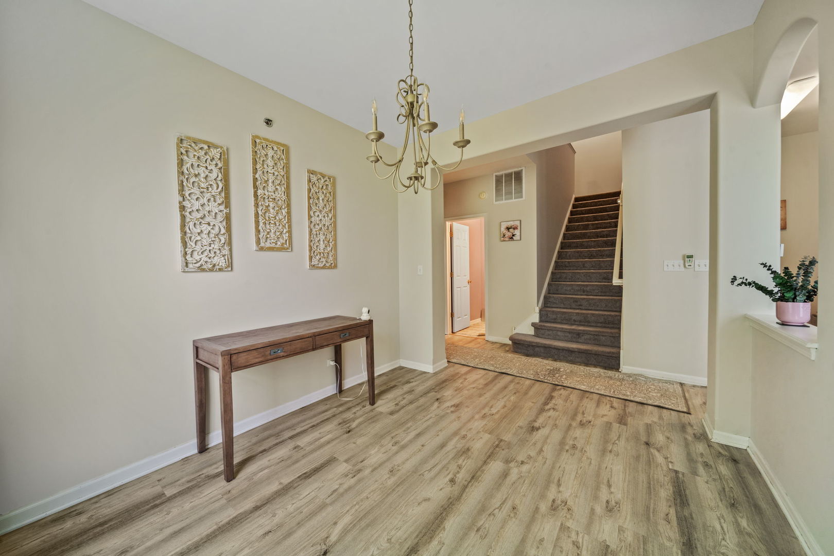 8132 Concord Lane #E, Justice, IL 60458