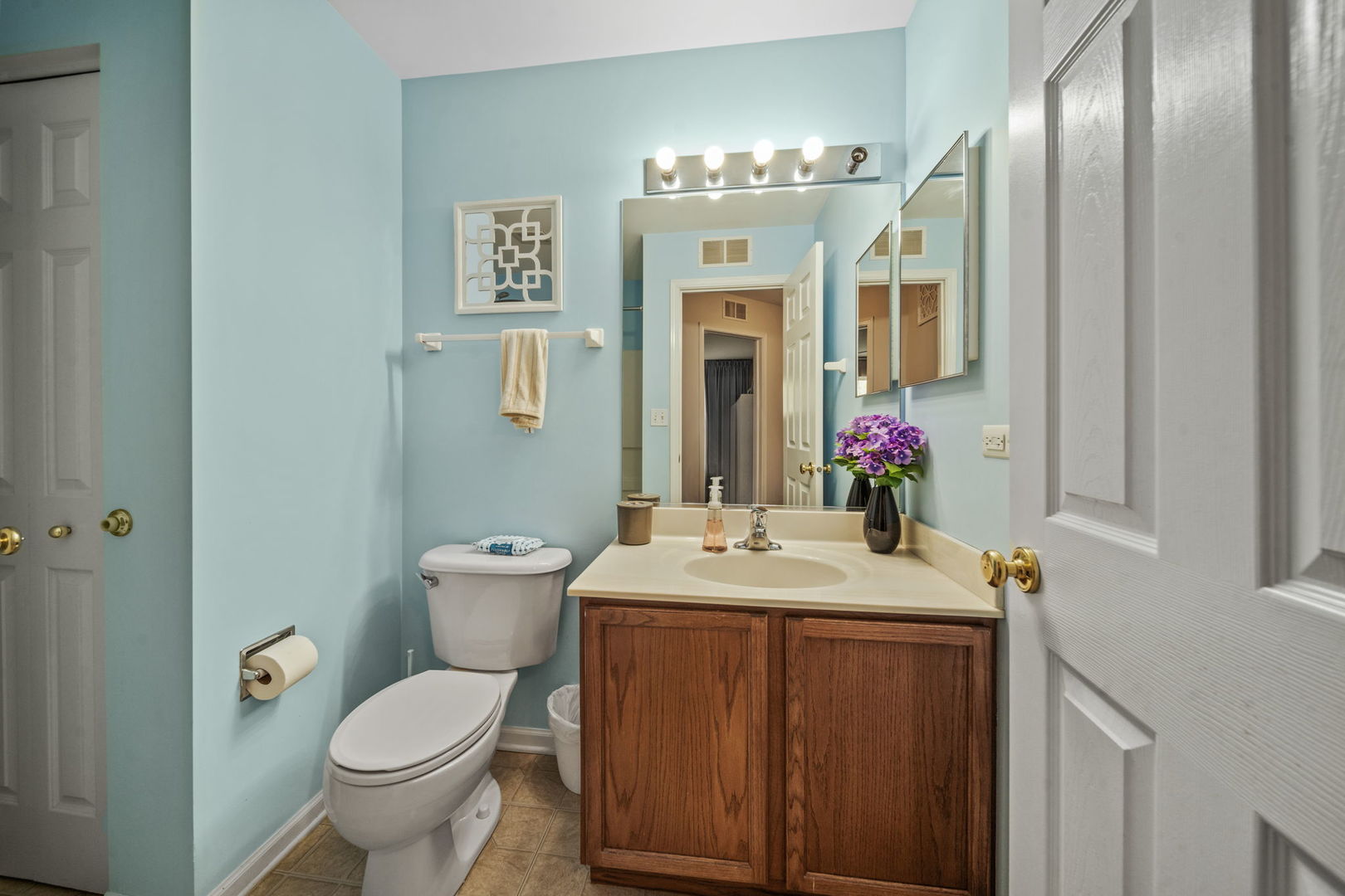 8132 Concord Lane #E, Justice, IL 60458